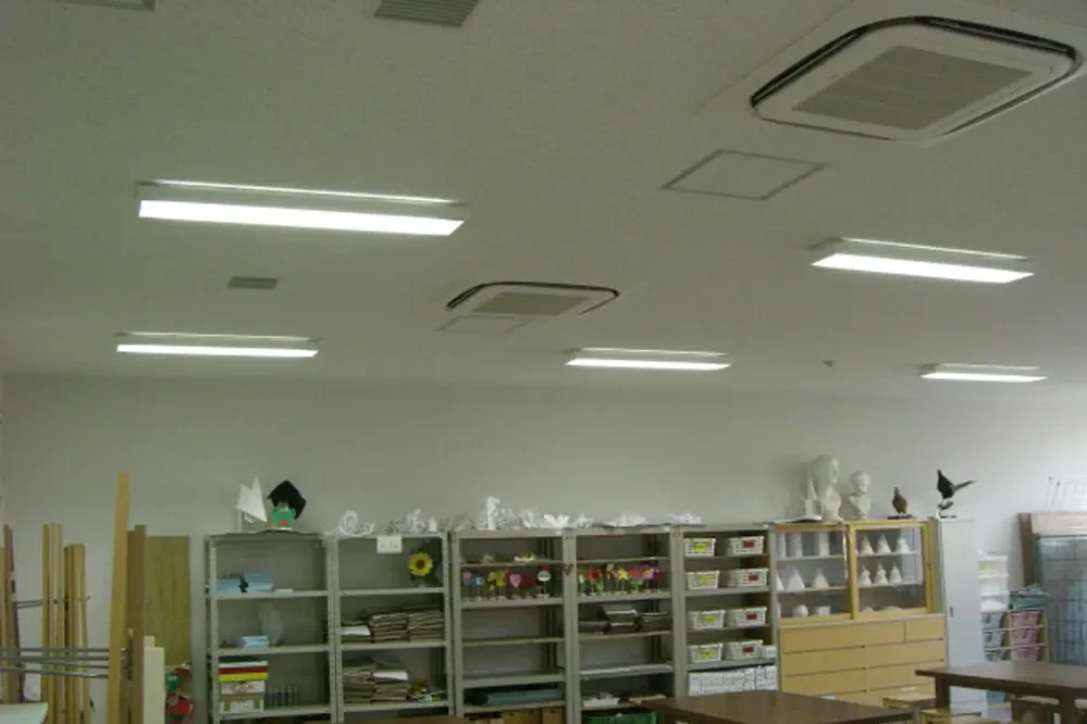 Lamp cases in Japanese Classrooms, Libraries, and Meeting Rooms 
