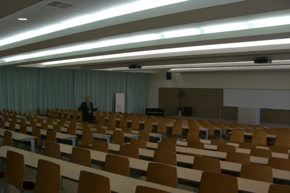 LED Tube Case Classrooms (3)